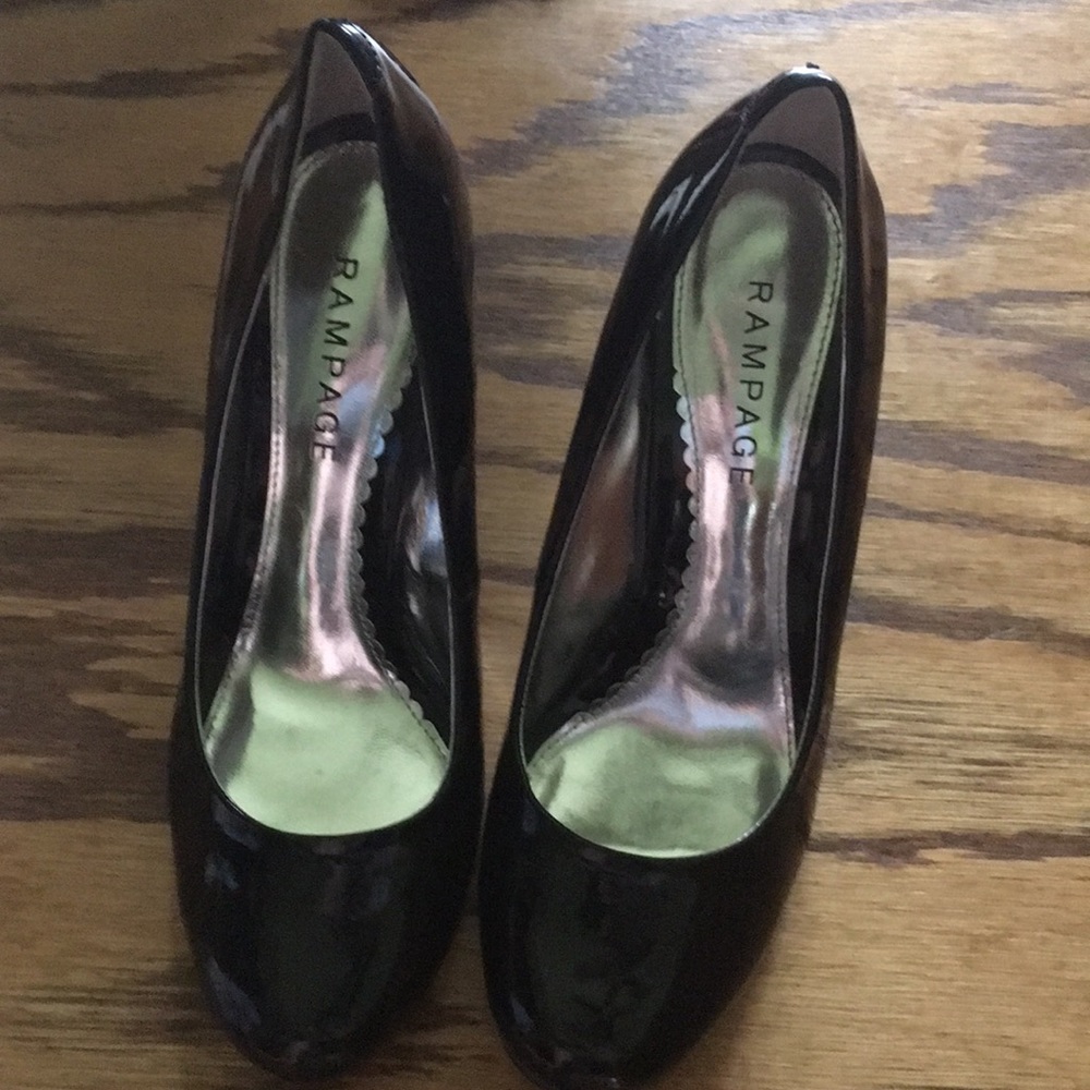 Rampage round toe pumps